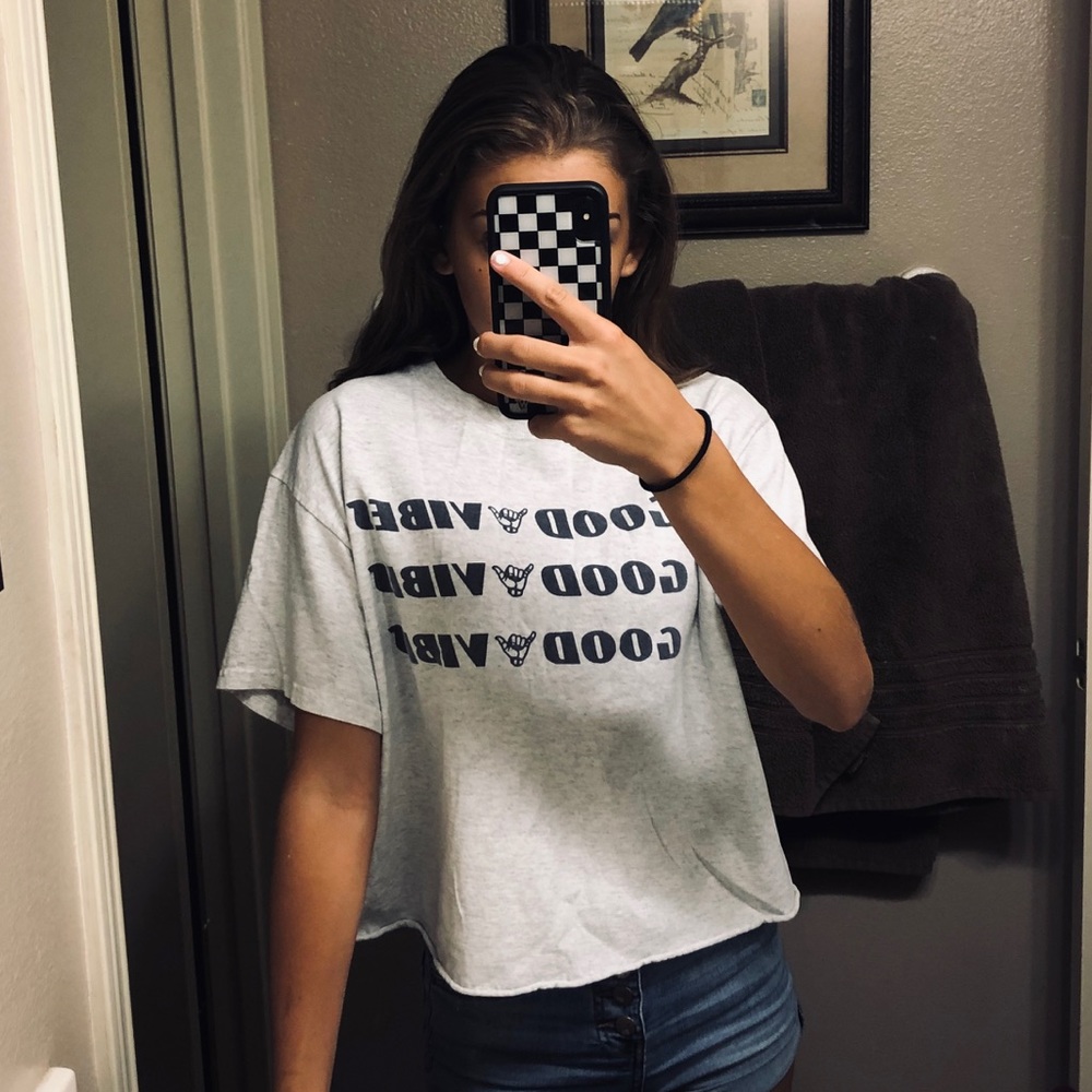 Brandy Melville Good Vibes Tee-Shirt